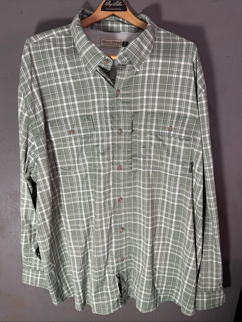Field & Stream Green and White Plaid Button-Down Shirt